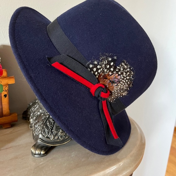 Vintage Navy Feutre Felt Hat with Feather - Picture 1 of 7